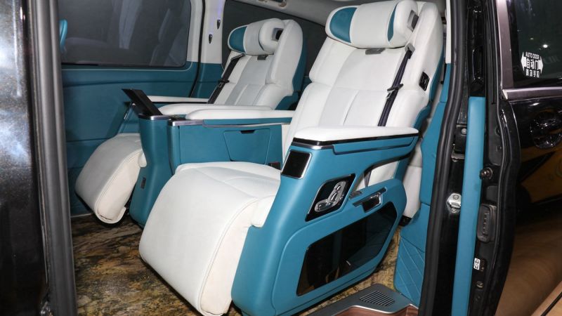 Mercedes Benz's fifth generation decompression flight chair noble 149d green and ivory customized scheme